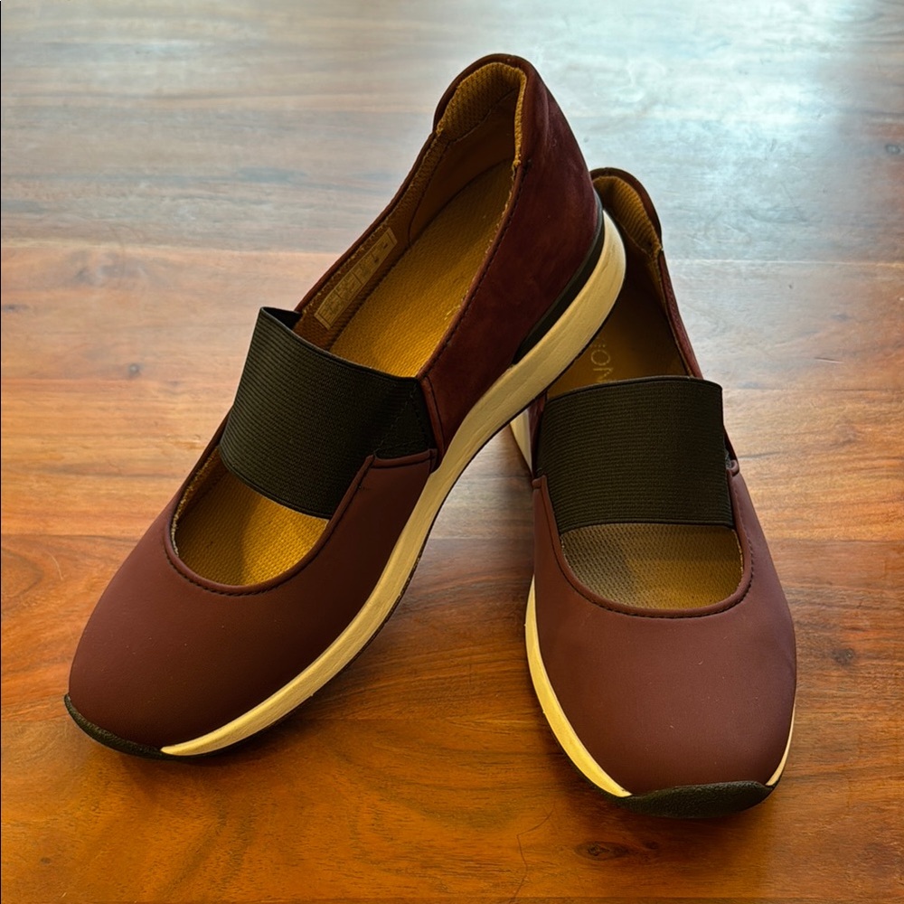 Vionic Cadee Flats